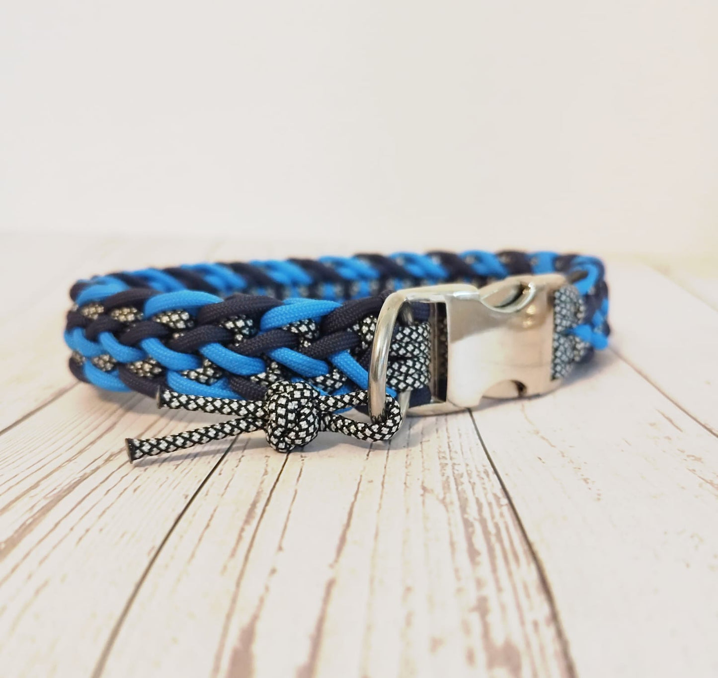 Paracord Halsband Floating Colors - Farben: Navy Blue, Colonial Blue, Silver Diamonds