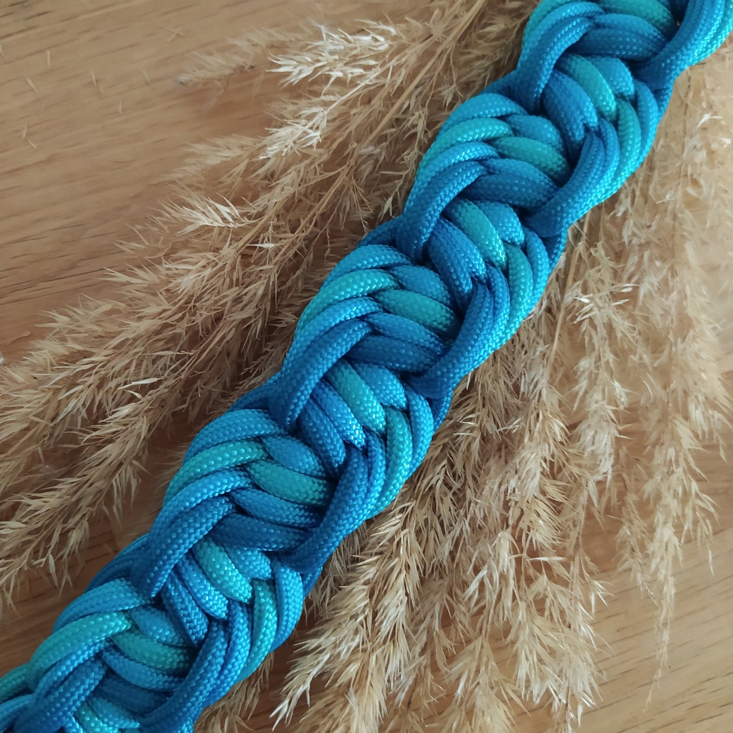 Paracord Halsband Dance - Farben: Caribbean Blue, Barby Blue, Türkis