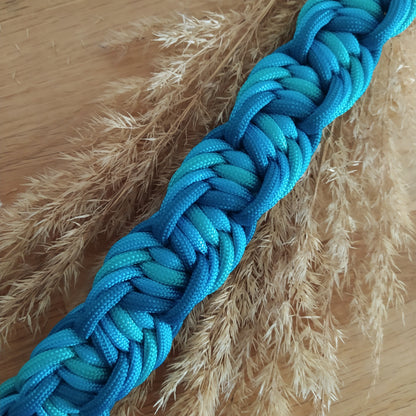 Paracord Halsband Dance - Farben: Caribbean Blue, Barby Blue, Türkis