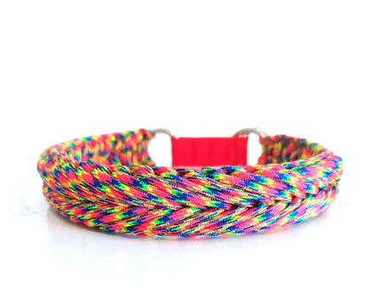 Paracord Halsband Arrow - Farbe: Rockstar