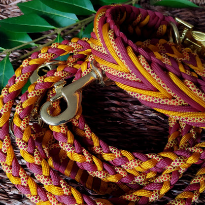 Paracord Halsband Arrow - Farben: Crimson, Sweet Fall, Goldenrod