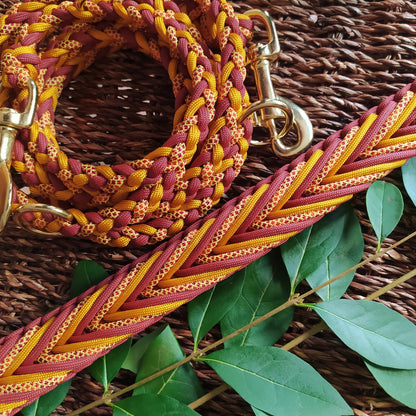 Paracord Halsband Arrow - Farben: Crimson, Sweet Fall, Goldenrod